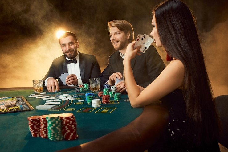 Tampilan permainan kasino virtual dan live dealer yang interaktif